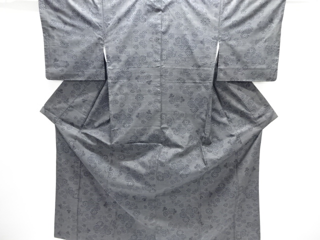 菊模様織り出し本場泥大島紬着物(5マルキ)